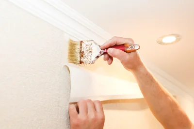 Pose de papier peint à Arifat — revêtements muraux et toiles de verre